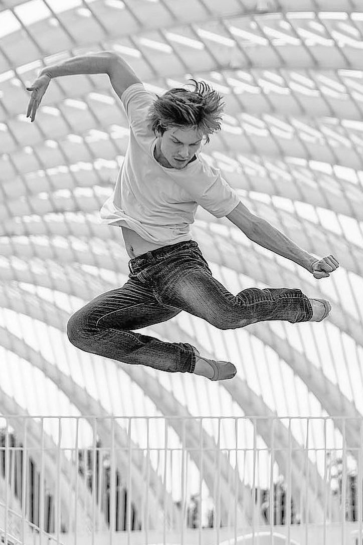 Guest Arcadian Broad black and white crop